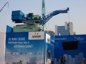 Mini-Crane-Remote-Control-Lifting-300x225